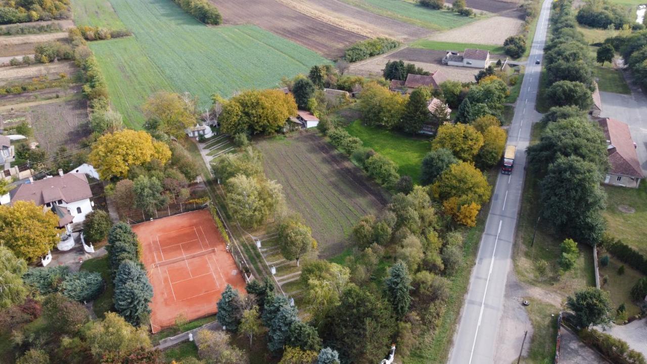 B&B Villa Pipacs Feketić Buitenkant foto