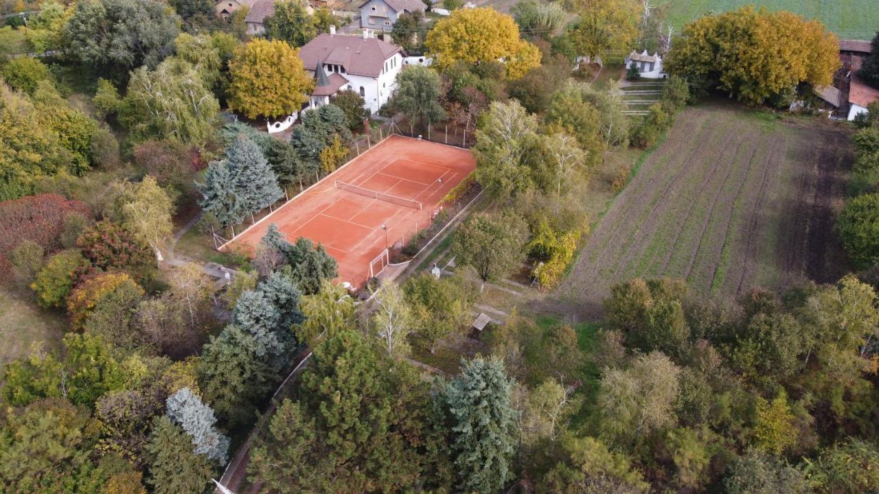 B&B Villa Pipacs Feketić Buitenkant foto