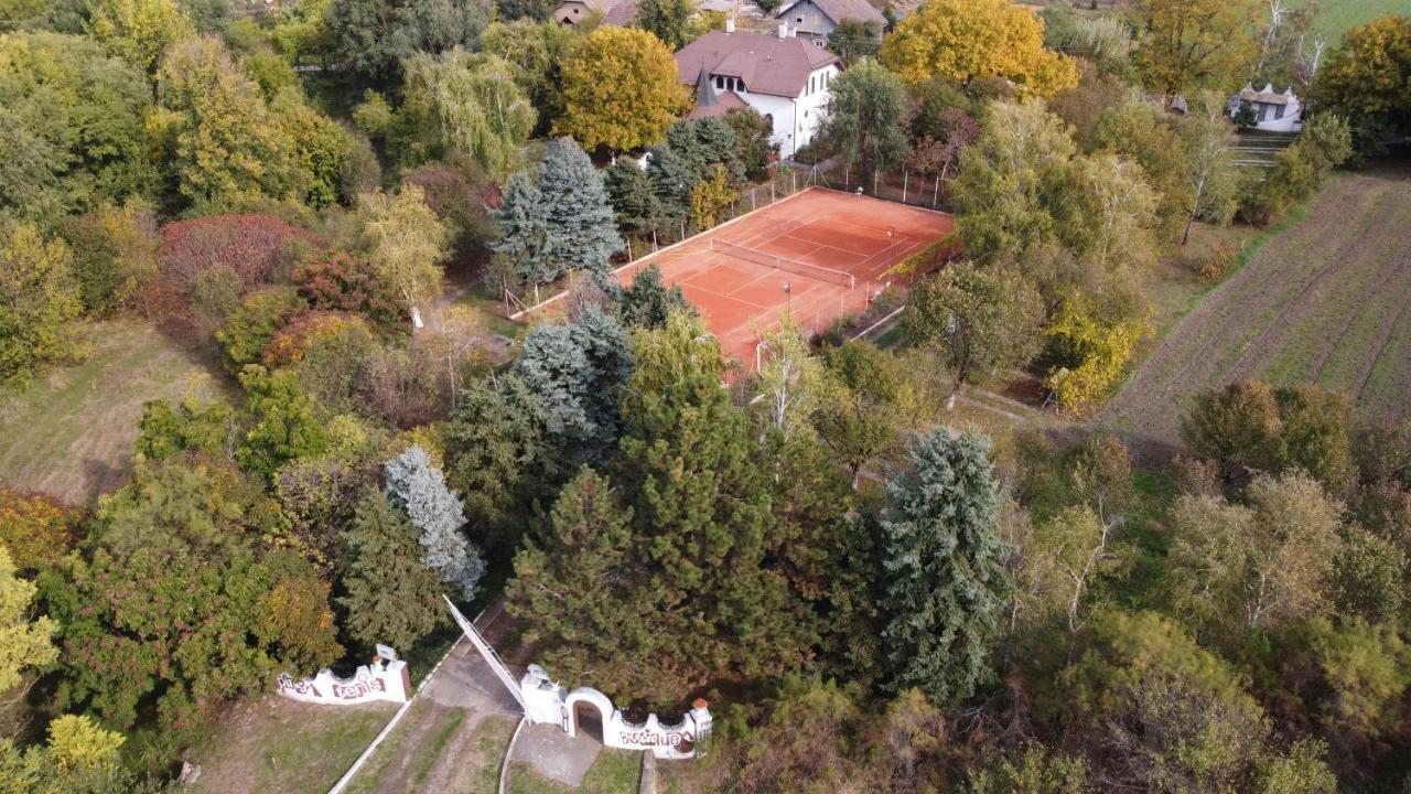 B&B Villa Pipacs Feketić Buitenkant foto