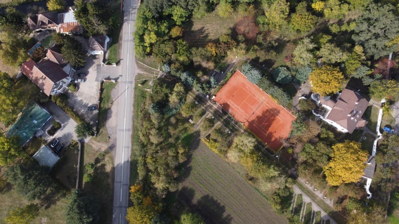 B&B Villa Pipacs Feketić Buitenkant foto