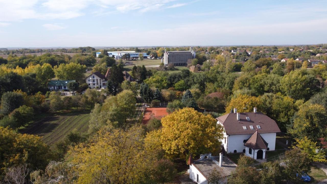 B&B Villa Pipacs Feketić Buitenkant foto