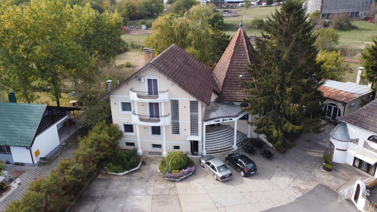 B&B Villa Pipacs Feketić Buitenkant foto
