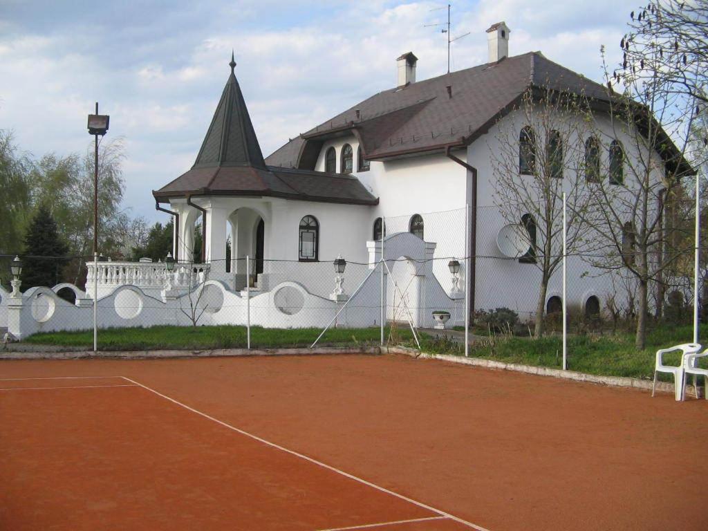 B&B Villa Pipacs Feketić Buitenkant foto
