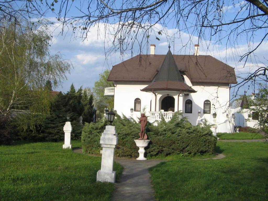 B&B Villa Pipacs Feketić Buitenkant foto