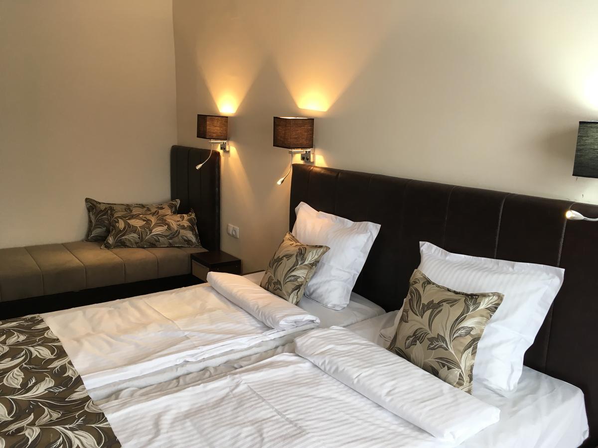 B&B Villa Pipacs Feketić Buitenkant foto