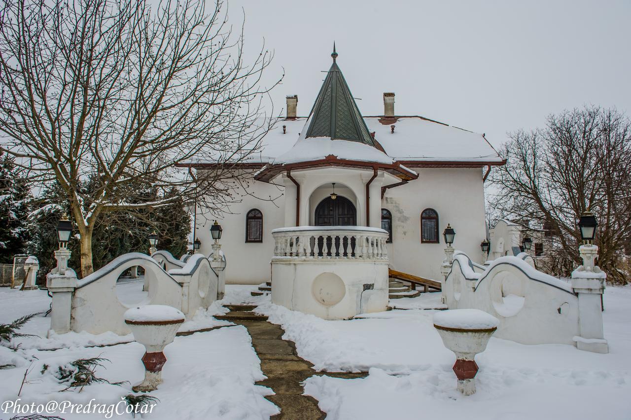 B&B Villa Pipacs Feketić Buitenkant foto