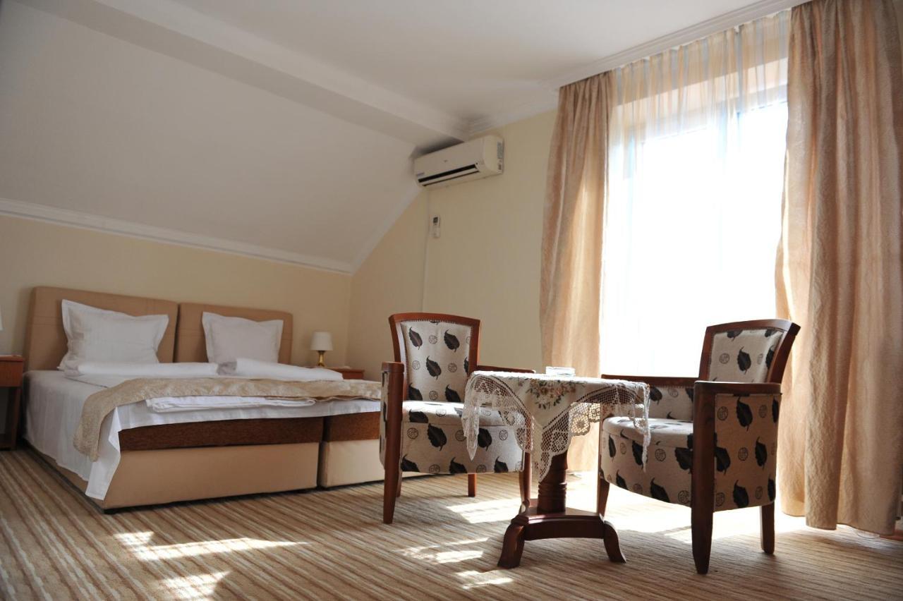 B&B Villa Pipacs Feketić Buitenkant foto