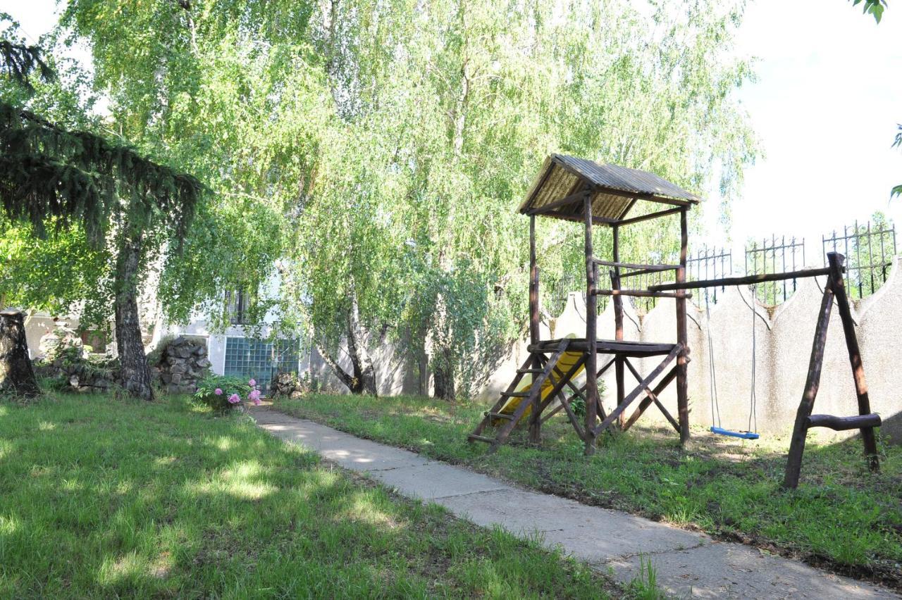 B&B Villa Pipacs Feketić Buitenkant foto